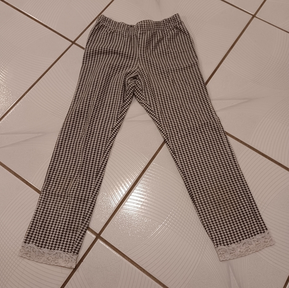 $4 Add-on Checkered Capri Pants - Size 7/8 (Small/Girl) - Picture 1 of 7